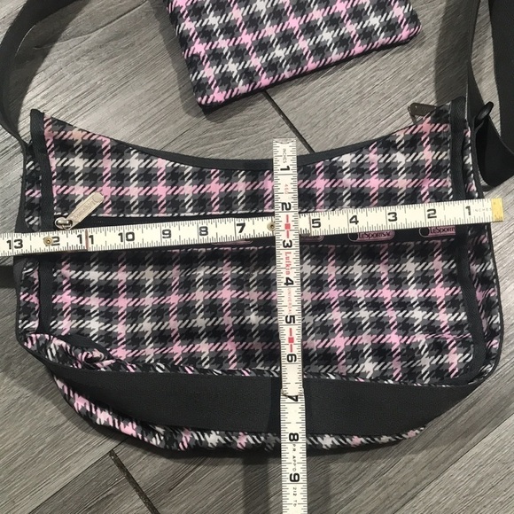LeSportSac 2 Piece Set Houndstooth Pink, Gray, White Crossbody & matching Clutch - Picture 3 of 9
